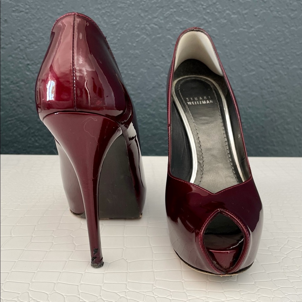 Stuart Weitzman platform peep toe pumps in Burgundy color size 37.